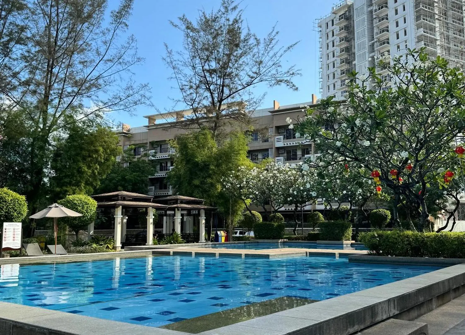 Stylish Staycation Near Bgc W/ Home Cinema مانيلا