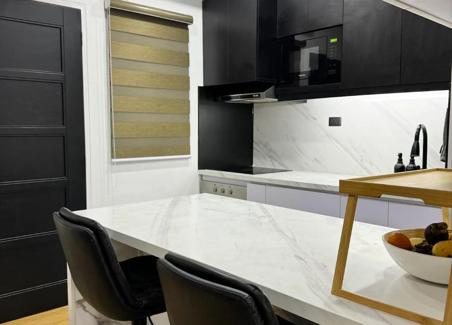Apartment Stylish Staycation Near Bgc W/ Home Cinema Manila