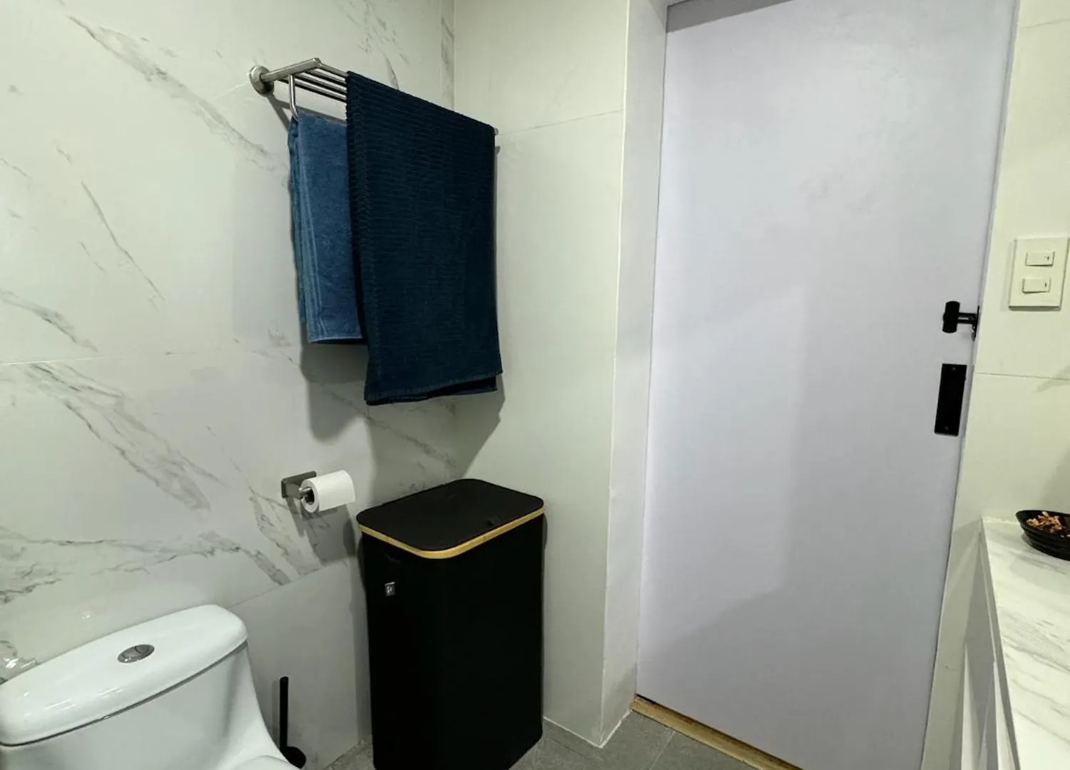 Stylish Staycation Near Bgc W/ Home Cinema Manila Philippines
