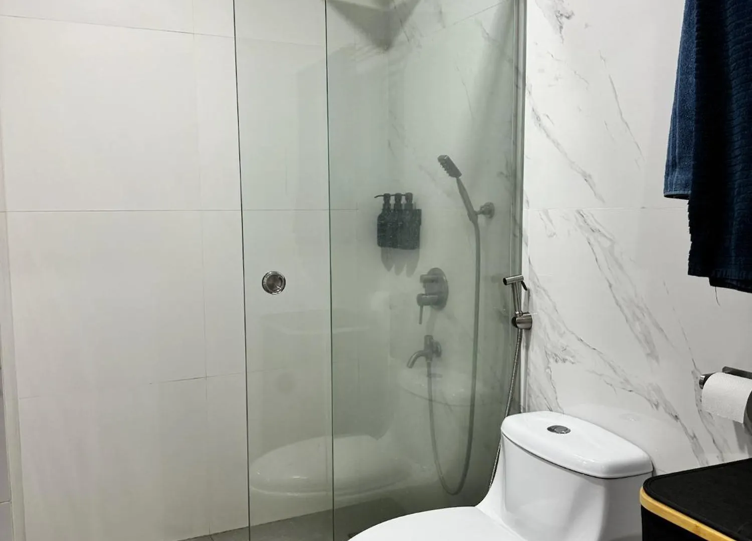 Apartment Stylish Staycation Near Bgc W/ Home Cinema Manila Philippines
