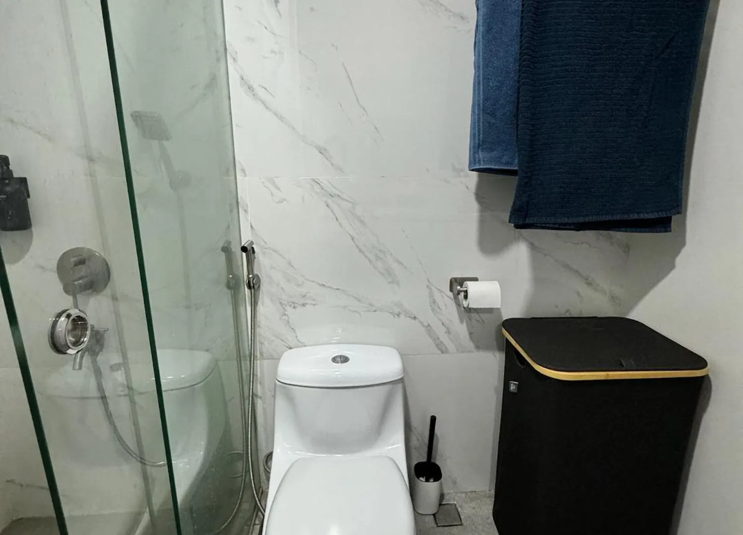 Stylish Staycation Near Bgc W/ Home Cinema Manila Apartmán